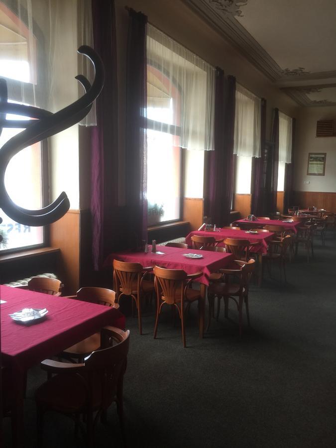 Hotel Dvorak Chrast ภายนอก รูปภาพ