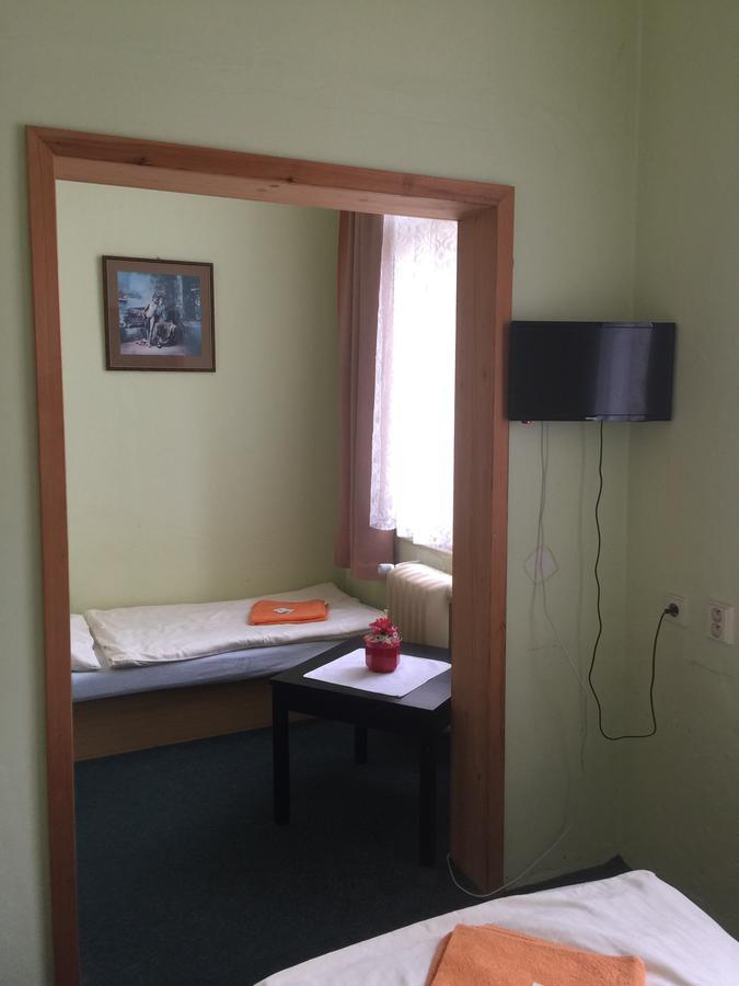 Hotel Dvorak Chrast ภายนอก รูปภาพ